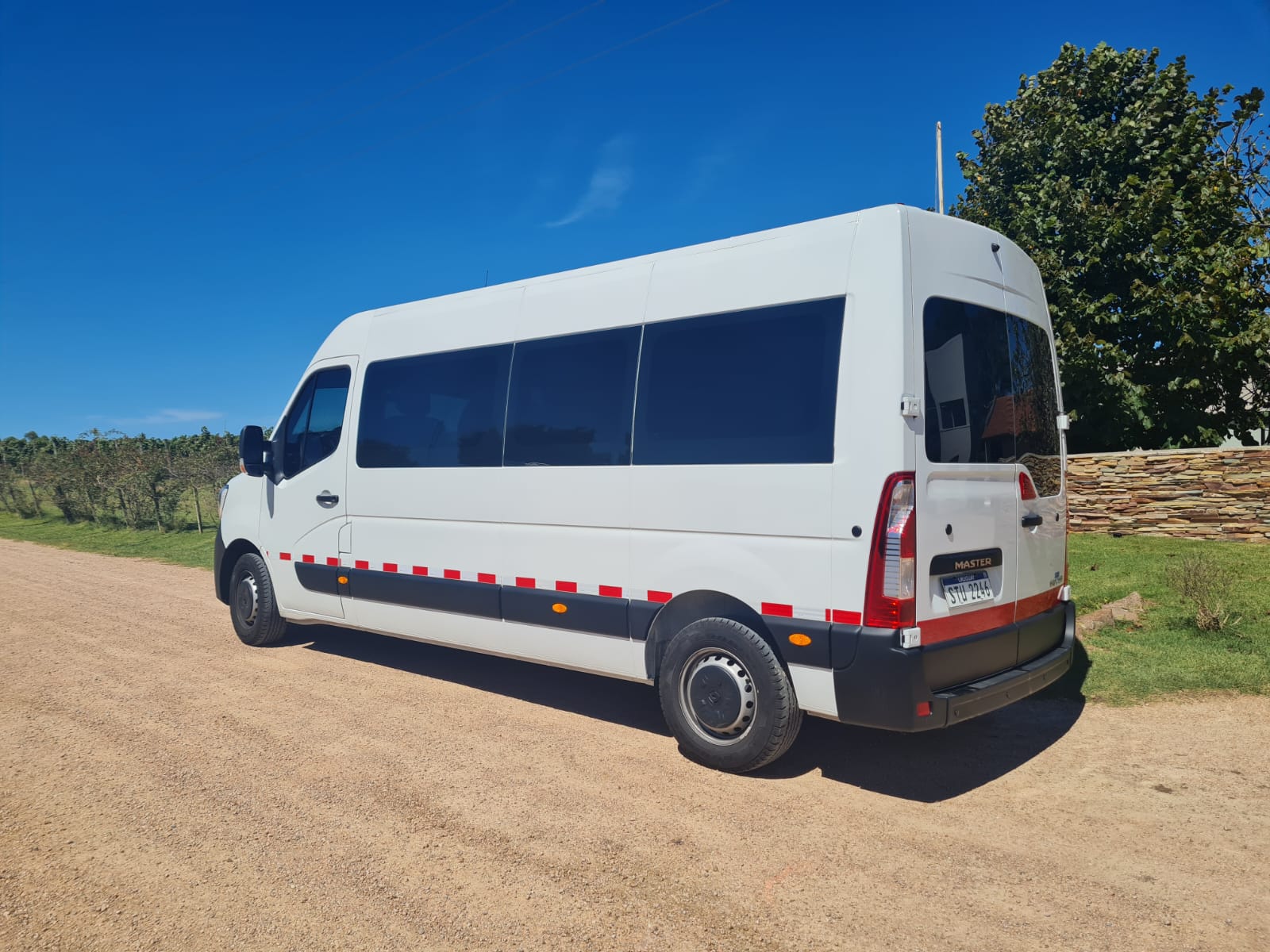 Renault Master minibús vista trasera